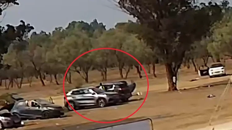 פרסום ראשון: 3 תושבי ב"ש מואשמים שבזזו מכוניות של נרצחים
