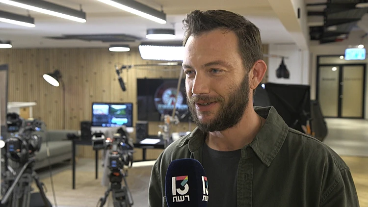 בדקנו: האם עוז זהבי היה מצליח בתור מתמודד ב"פקין אקספרס"?