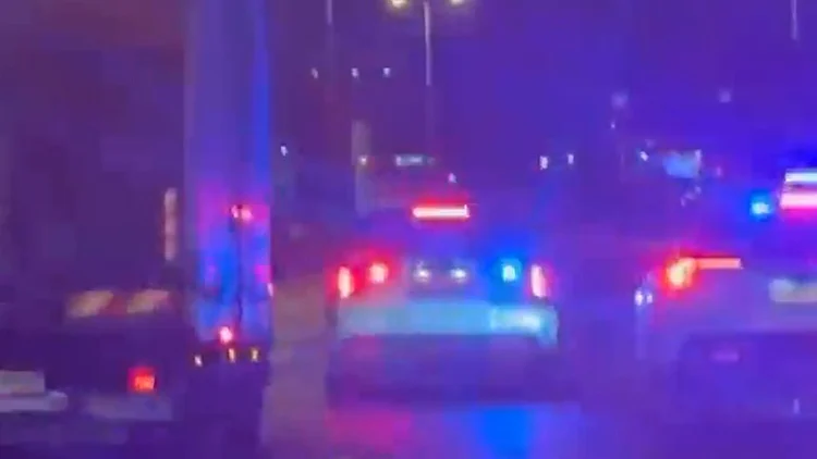 בהשפעת סמים, בלי רישיון: נמלט במשאית וניגח ניידות | תיעוד המרדף