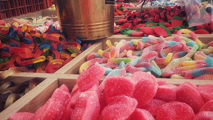 ממתקים בשוק רמלה-לוד