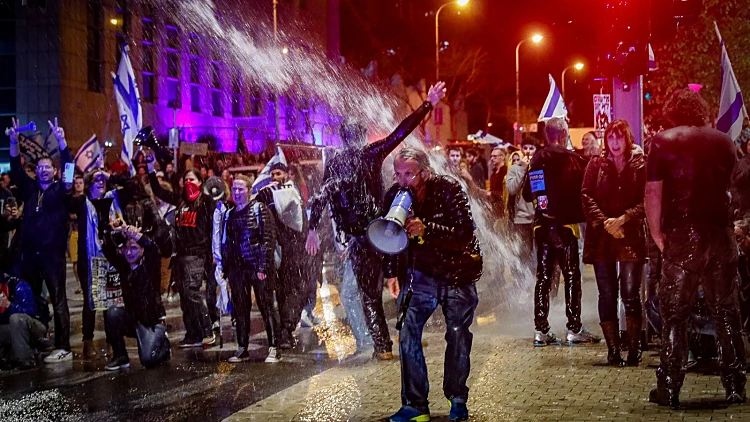עימותים ועצורים בהפגנה נגד הממשלה בת"א, מכת"זית הופעלה