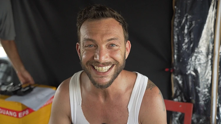 השחקן שובר שתיקה: "ממש לא אוהב שכותבים עליי נרקומן"