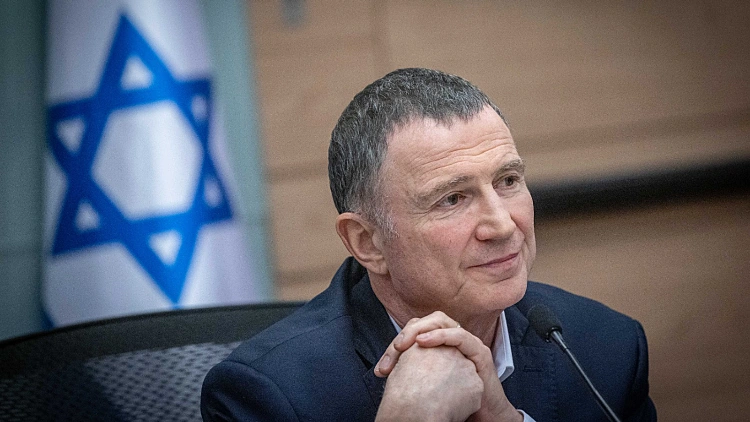 אדלשטיין על מעצר הנשים שחילקו כרזות חטופים: "מגבה את המשטרה"