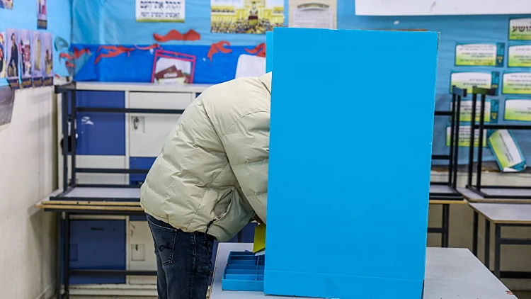 ספירת הקולות החלה: חולדאי מוביל בת"א, משה ליאון ניצח בי-ם