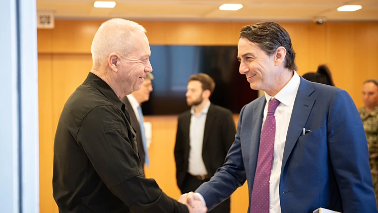 שר הביטחון יואב גלנט ועמוס הוכשטיין מתווך שליח ביידן