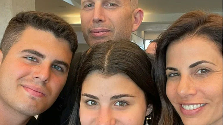 About Us: יריד האופנה בהשתתפות 20 אמהות של לוחמים בעזה