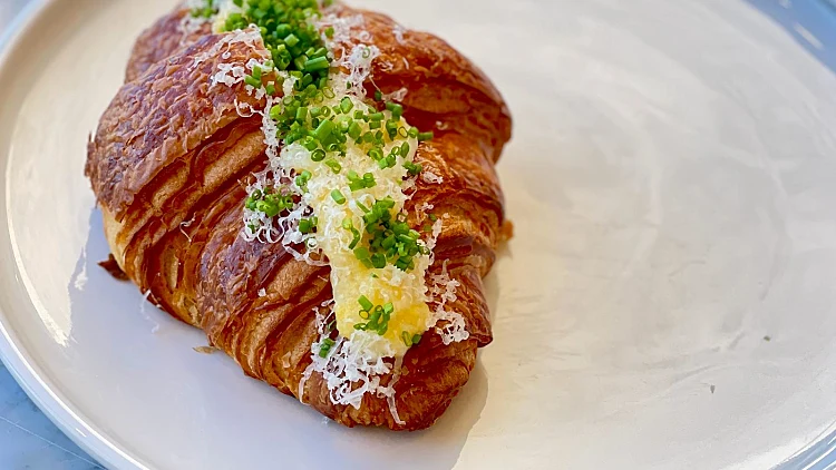 היסטריית המקושקשת הרכה: מצאנו אחת ממש מעולה בתוך קרואסון