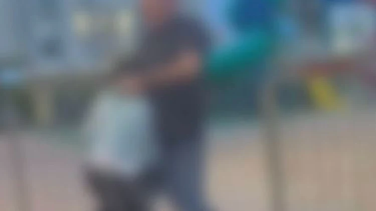 נהג אוטובוס תועד גורר ילד בביתר עילית, המשטרה חוקרת