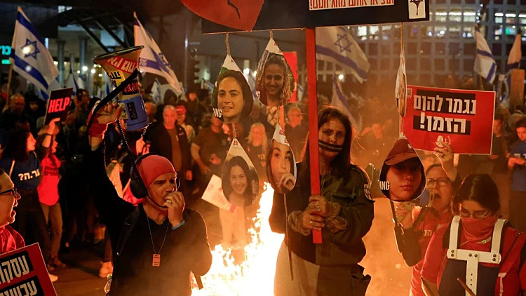 אלפים בהפגנות למען החטופים ונגד הממשלה; עימותים ועצורים בת"א