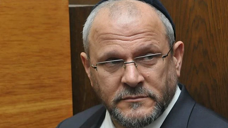 מי מאיים על איש העסקים? חפץ חשוד נמצא ברכב של דודי אפל