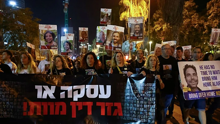 צעדה למען החטופים בת"א