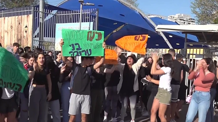 עיצומי המורים: הטיולים השנתיים בוטלו - התלמידים יצאו למאבק