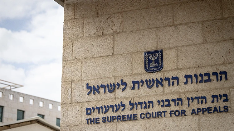 רב ראשי לשעבר ובכירים בבתי הדין הרבניים חשודים בשוחד ואיומים