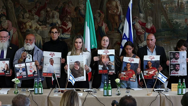 קרובי חטופים בפגישה עם האפיפיור בוותיקן