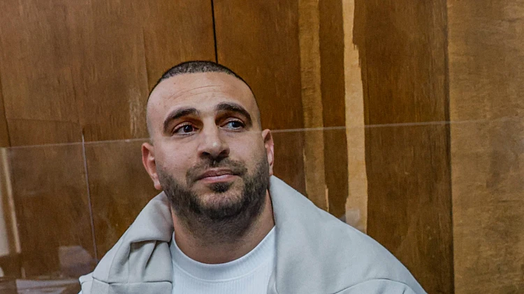 כוכב הרשת אלעד לוי, החשוד באונס, שוחרר למעצר בית