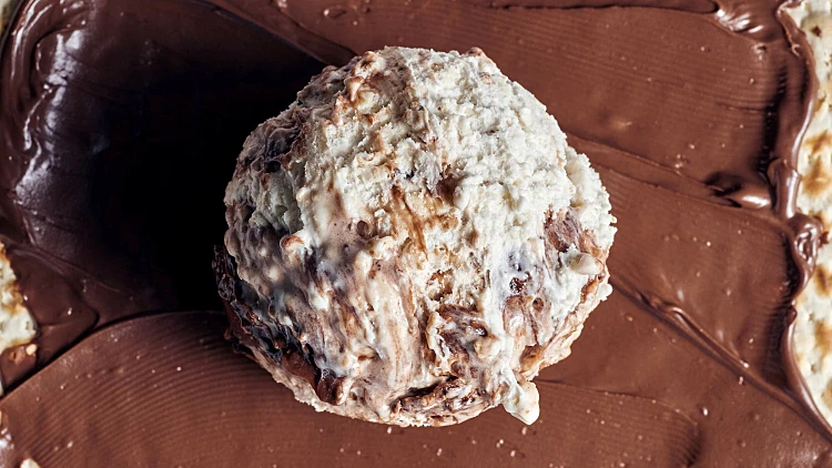 גלידת מצה עם שוקולד של גולדה