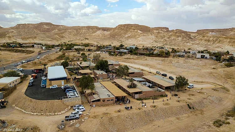 כפר האמנים בצוקים - בערבה התיכונה