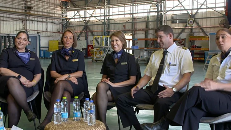 "השנה - קיץ אינסופי": רגע לפי פסח, הפרלמנט עם צוותי האוויר