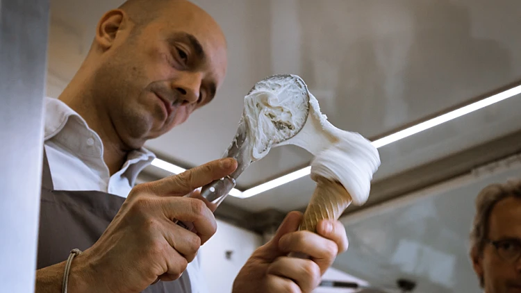 Milan,,italy, ,november,16:,man,prepares,an,ice,cream