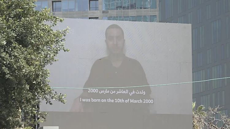 קבינט המלחמה התכנס בקריה, בחוץ הוקרן הסרטון של הירש