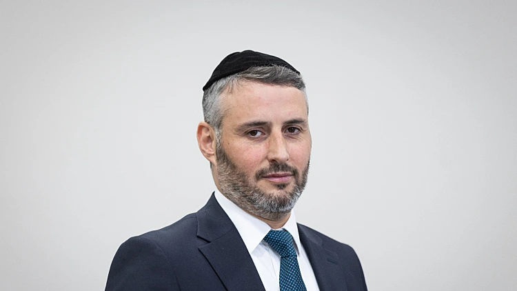 "אם דאגתם - תדאגו יותר": השר חיים ביטון עורר מהומה בכנס חינוך