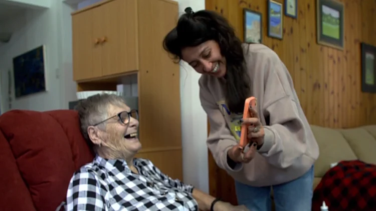 "חשוב שיידעו": שורדי שואה שניצלו בטבח במיזם זיכרון בטיקטוק