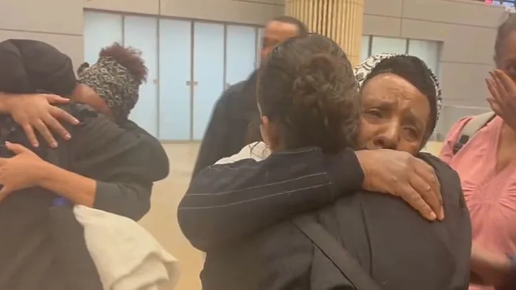 "רצה לנטוע פה שורשים": אימו של הלוחם הגיעה לארץ כדי להיפרד מבנה