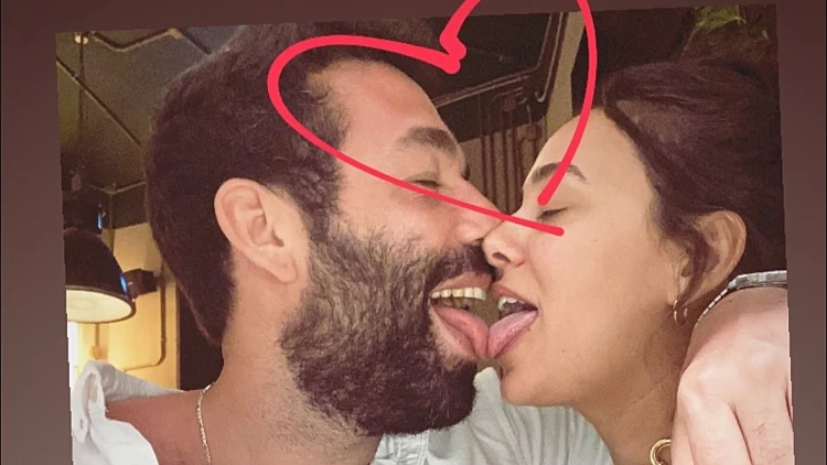 מאי גריאני, רביד פלוטניק