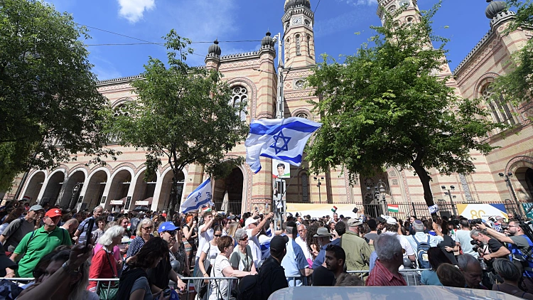 בנוכחות כ-5,000 צועדים: מצעד החיים יצא לדרך בבודפשט
