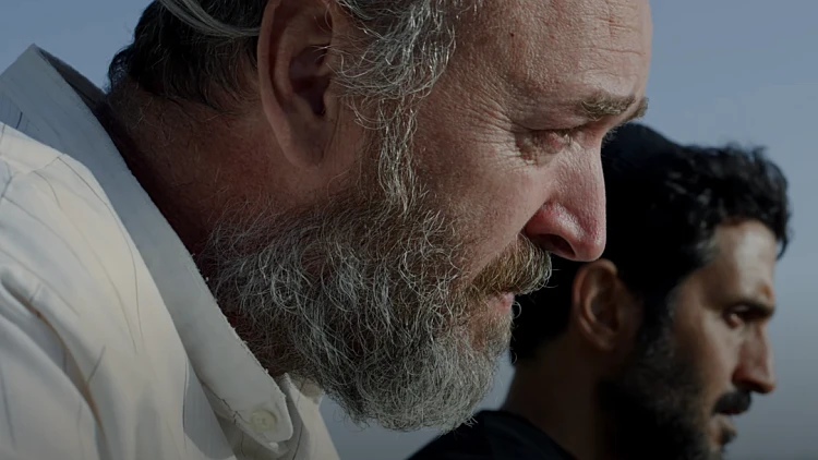 זה נראה כמו עוד סרט על דתיים וחילונים, אבל בזכות אסייג - זה לא