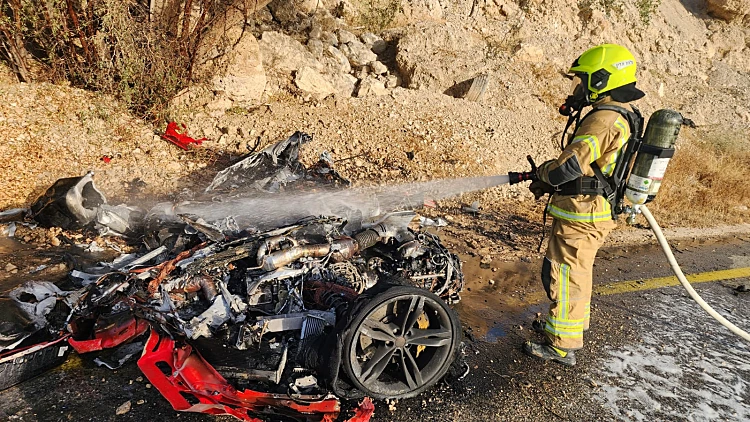 תאונה קטלנית בים המלח: הפרארי עלתה באש, שני הנוסעים נהרגו
