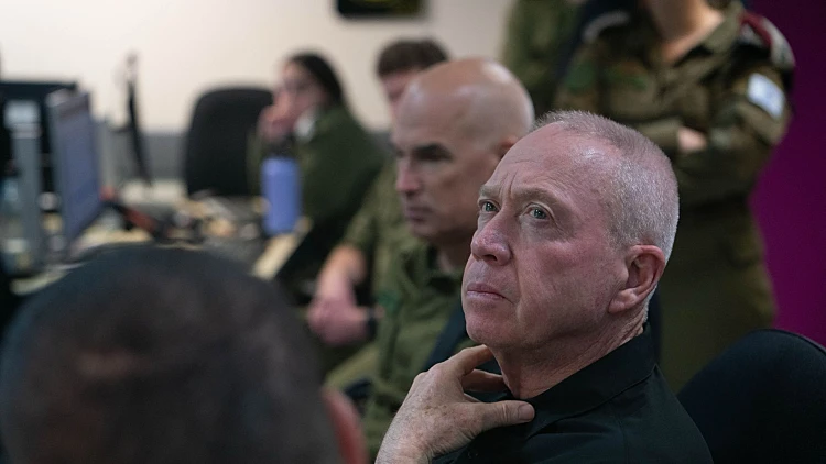 בצל המשבר עם ארה"ב: גלנט ימריא הלילה לוושינגטון