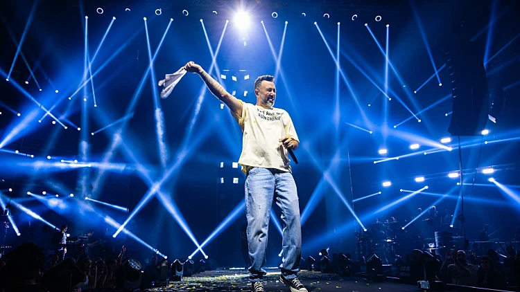 ליאור נרקיס הראה לקהל שלו מהי מהפכה של שמחה - באופן הכי מילולי שיש