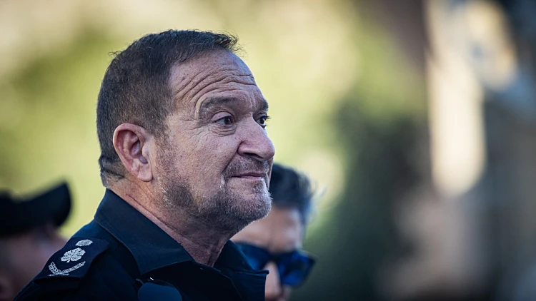 המפכ"ל קובי שבתאי במצעד הגאווה בירושלים