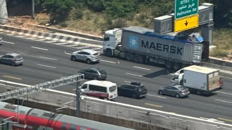 המשאית באיילון