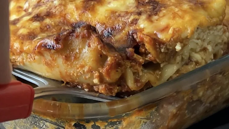 לעצלני מטבח: לזניית גבינות גבוהה ומרשימה עם טריק להכנה מהירה