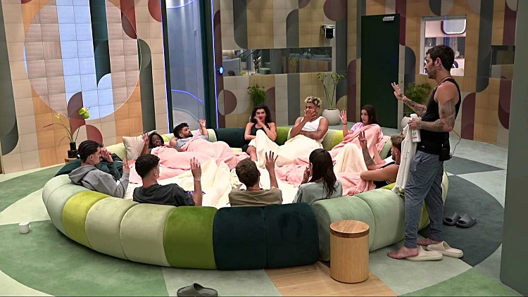 טיימליין "האח הגדול" – היום ה-5: ערב בבית "האח" הקשרים מתעמקים וחיבורים חדשים נוצרים