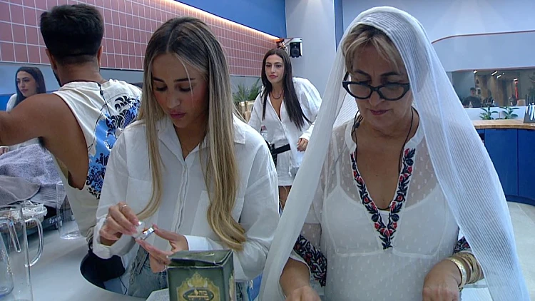 טיימליין "האח הגדול" – היום ה-6: כולם בלבן - ערב שבת ראשון בבית