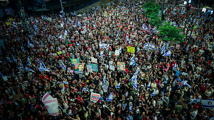 ברקע מבצע החילוץ: מחאה למען שחרור החטופים בתל אביב