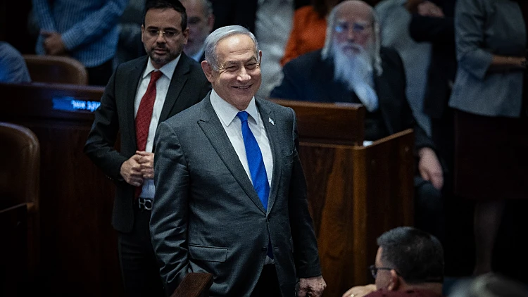 מופע הניתוק של הקואליציה: חוק הפטור מגיוס מתקדם בשיא המלחמה