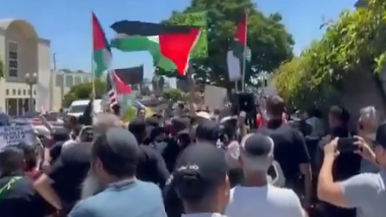 עימותים בלוס אנג'לס: רעולי פנים הכו יהודים בהפגנה פרו-פלסטינית