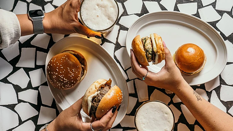 המסעדה הוותיקה חוגגת יום הולדת עם המבורגר שווה ב-15 ש"ח