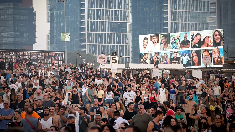 חוזרים לרקוד: רבבות במופע הענק לזכר נרצחי פסטיבל נובה