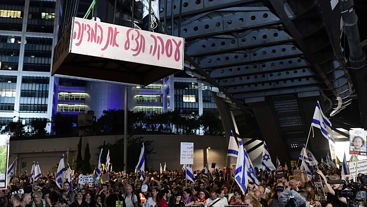 עינב צנגאוקר: "לא ניתן להפקיר אותם"; מפגינים חסמו כבישים