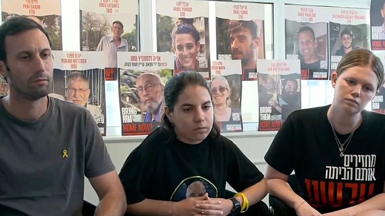 "הם כבר לא סובלים - הם מתים": זעקת נכדי החטופים שעדיין בשבי