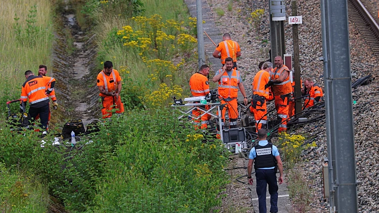 שעות לפתיחת האולימפיאדה - כאוס ברכבות בפריז: "חבלה מכוונת"