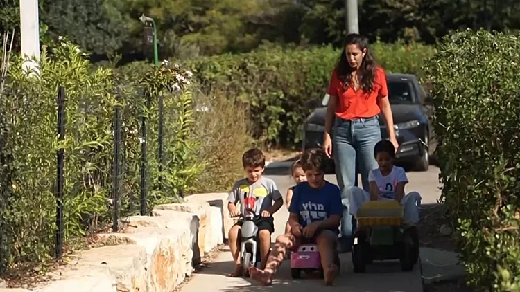 "בין העבודה לילדים": המלחמה הכפולה של נשות המילואימניקים