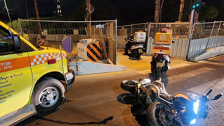 הקטל בדרכים: רוכב אופנוע כבן 45 נהרג בתאונה בתל אביב