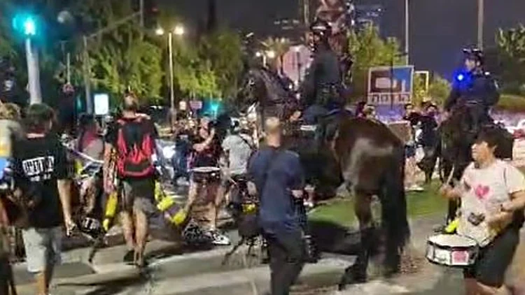 מח"ש פתחה בבדיקת האירוע בו נטלי צנגאוקר נפגעה מפרש משטרה