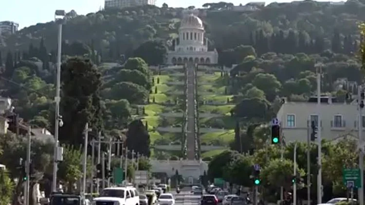 "אווירה מתוחה": חיפה סופגת אש - והתושבים מתרגלים לאזעקות